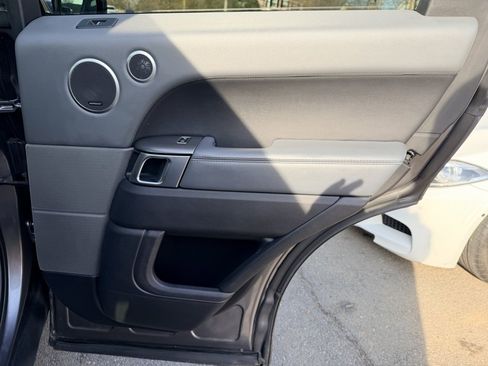 Used 2015 Land Rover Range Rover Sport SE image 20