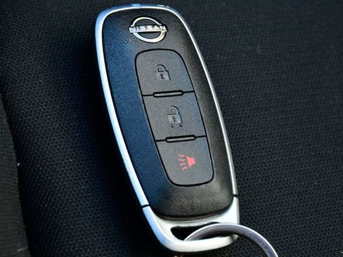 Used 2023 Nissan Rogue S image 27