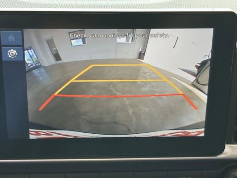 Used 2024 Hyundai Venue SEL FWD image 12