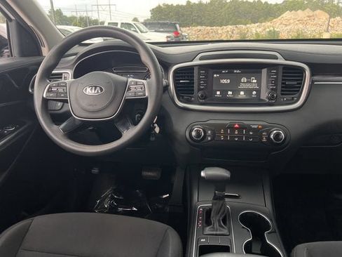 Used 2019 Kia Sorento FWD image 16