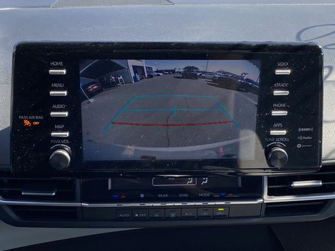 Certified 2024 Toyota Sienna LE image 6