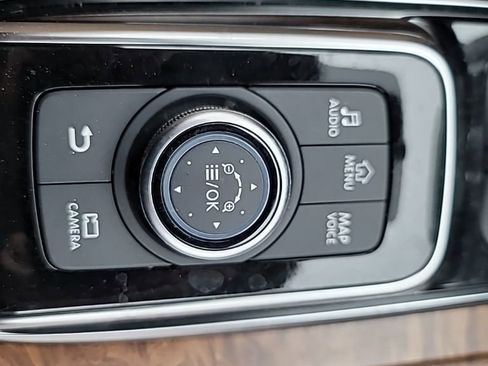 Used 2024 Nissan Armada SL image 21