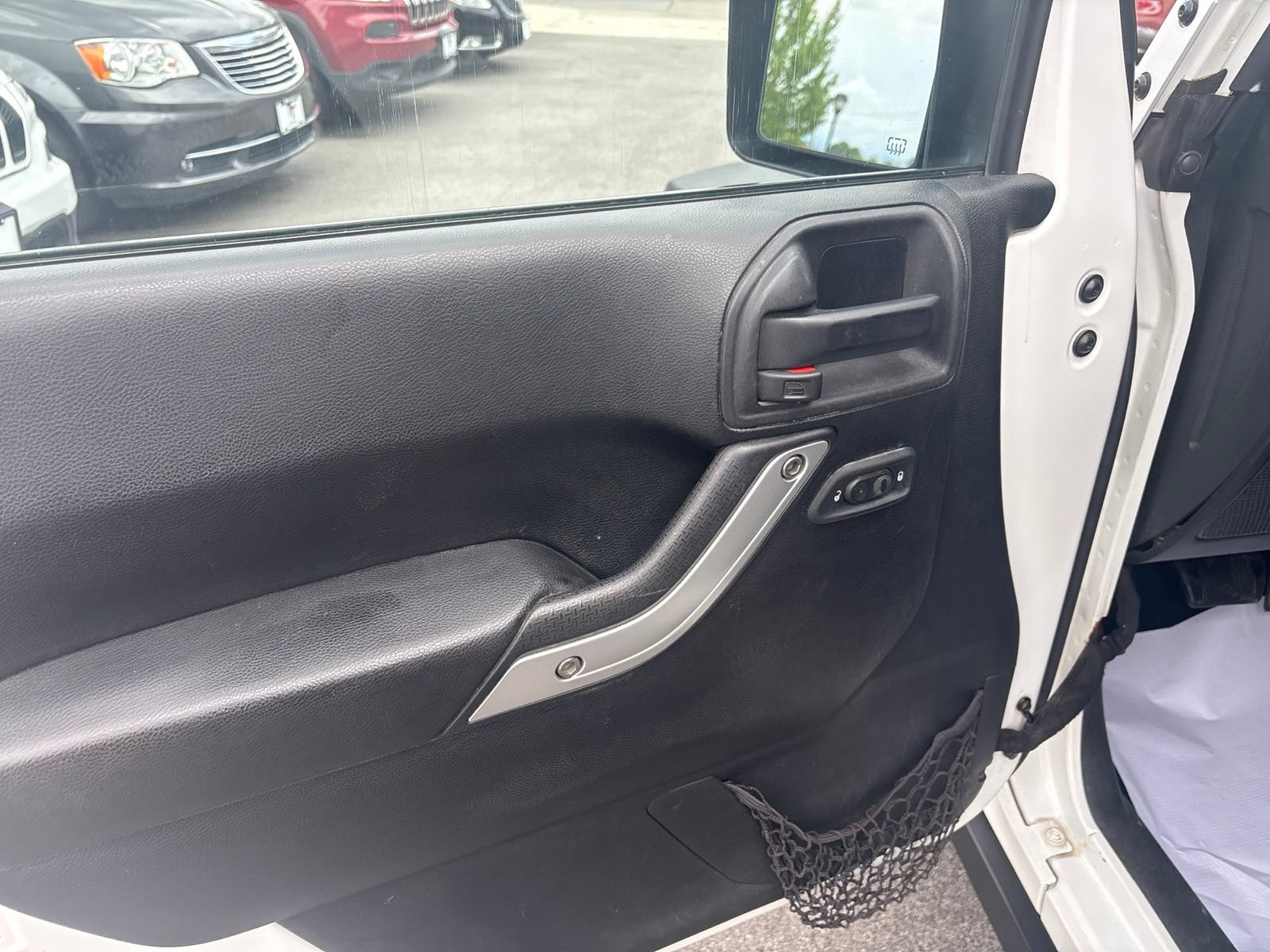 Used 2015 Jeep Wrangler Rubicon w/ Power Convenience Group AWD/4WD image 16