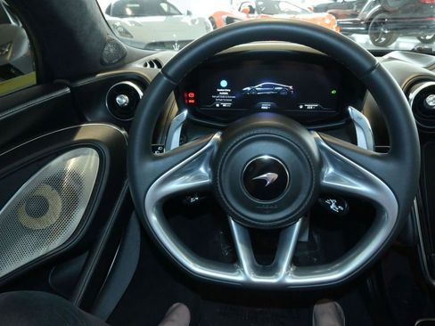 Used 2022 McLaren GT RWD image 22
