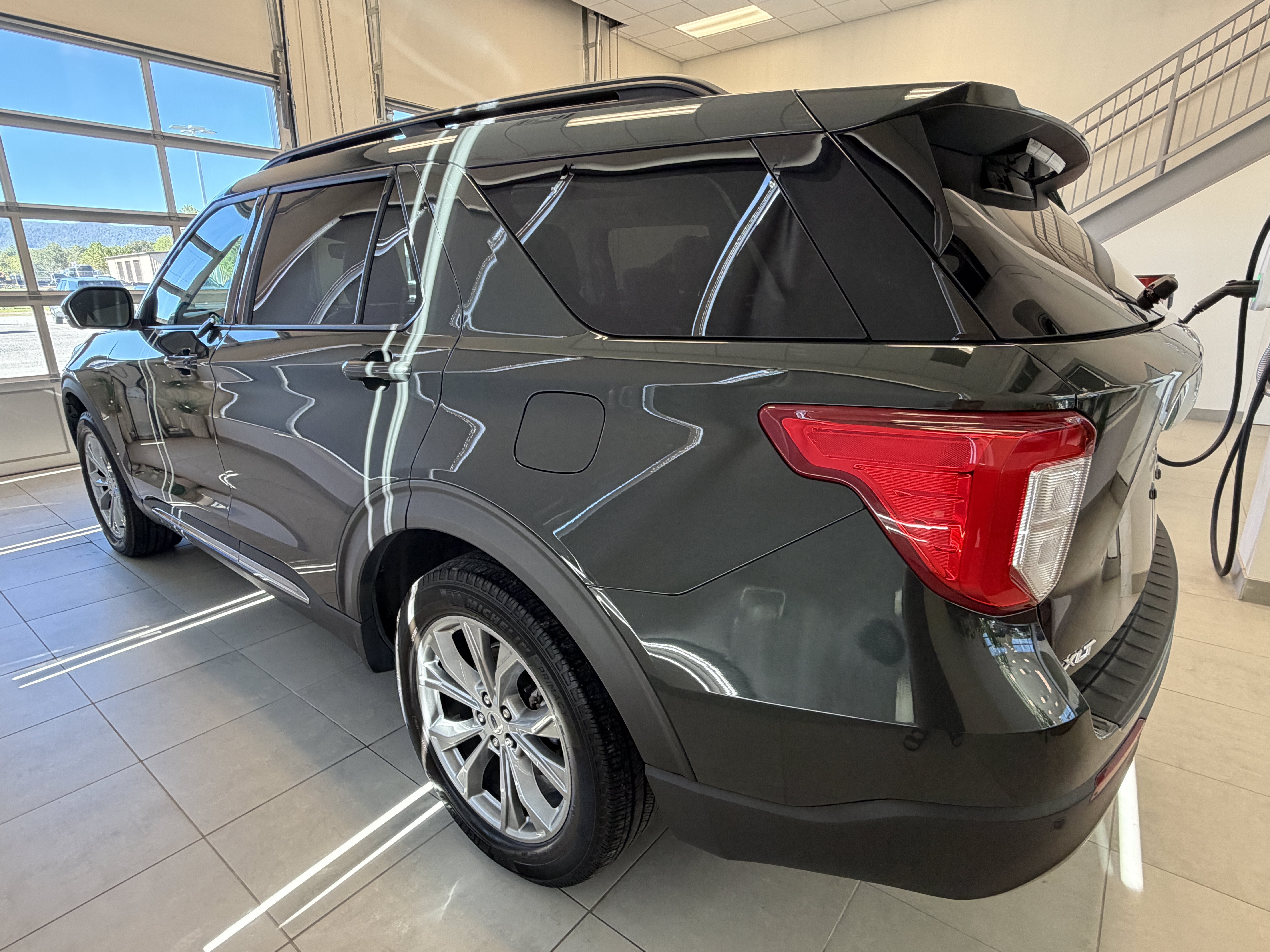Used 2023 Ford Explorer XLT w/ Equipment Group 202A AWD/4WD image 4
