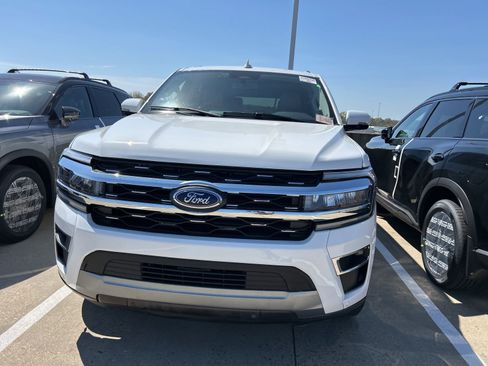 Used 2024 Ford Expedition Limited image 22