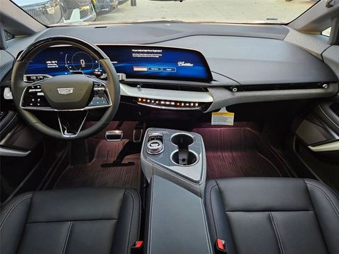New 2026 Cadillac Optiq Luxury 1 image 12