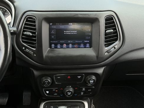 Used 2018 Jeep Compass Latitude w/ Popular Equipment Group FWD image 18