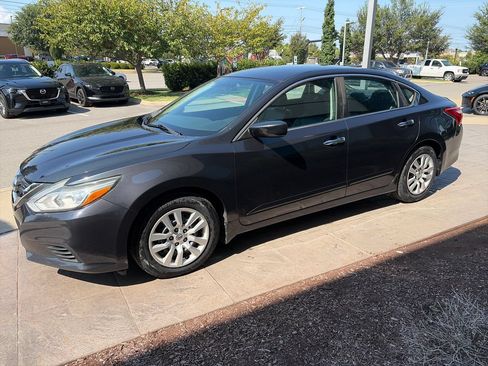 Used 2016 Nissan Altima 2.5 S w/ Power Driver Seat Package FWD image 9