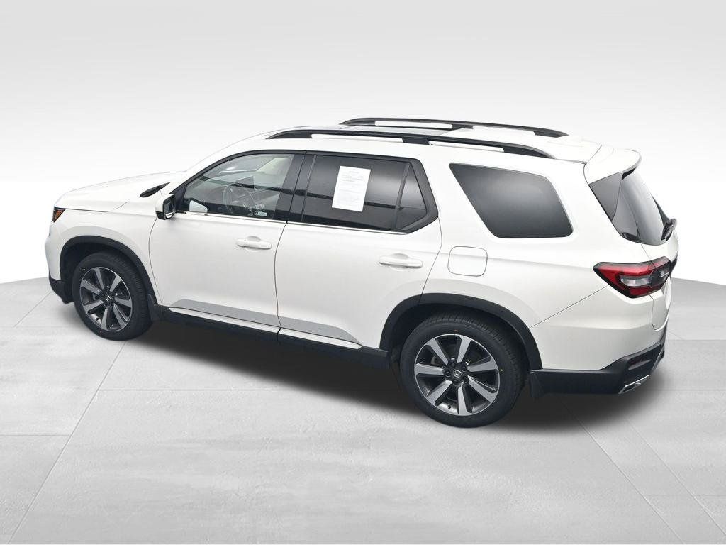 Used 2025 Honda Pilot Touring image 35
