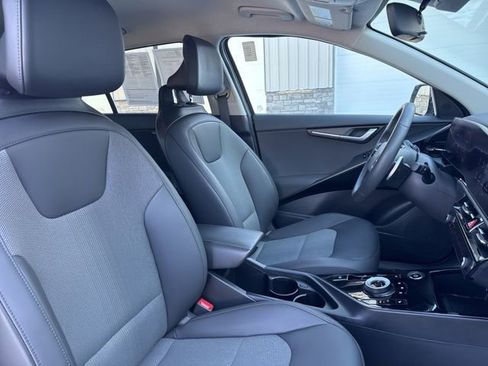 Used 2025 Kia Niro Wind w/ Wind Preserve Package image 9