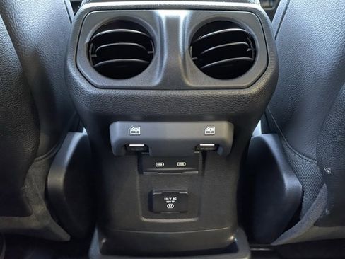 Used 2025 Jeep Wrangler Sahara image 25