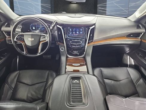 Used 2020 Cadillac Escalade Luxury AWD/4WD image 9