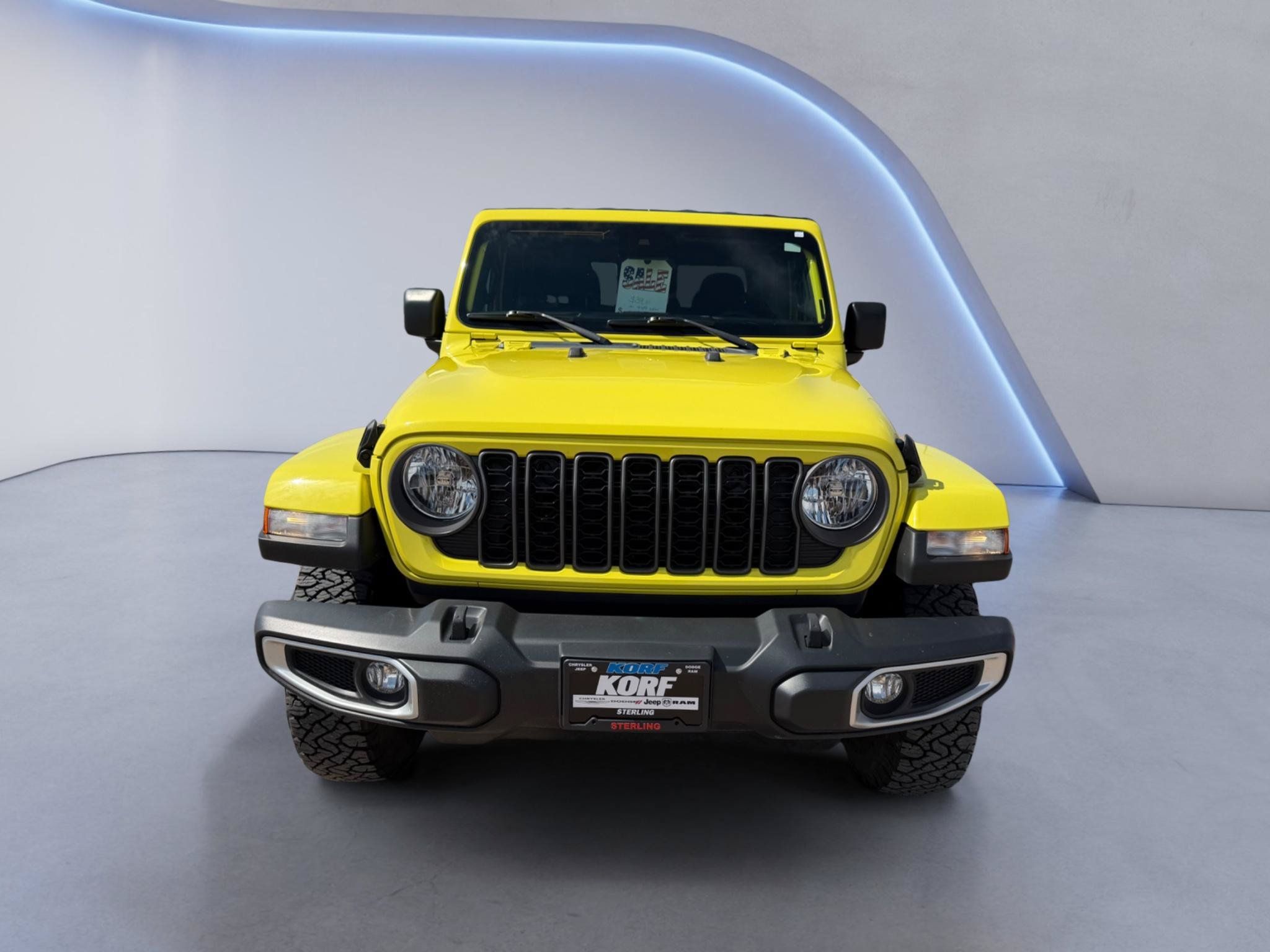 Used 2024 Jeep Gladiator Sport AWD/4WD image 2