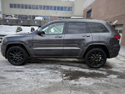 Used 2018 Jeep Grand Cherokee Altitude image 15