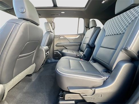 New 2026 GMC Acadia Denali w/ Super Cruise Package image 17