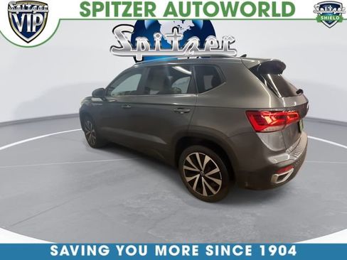 Used 2023 Volkswagen Taos SE w/ Panoramic Sunroof Package FWD image 7