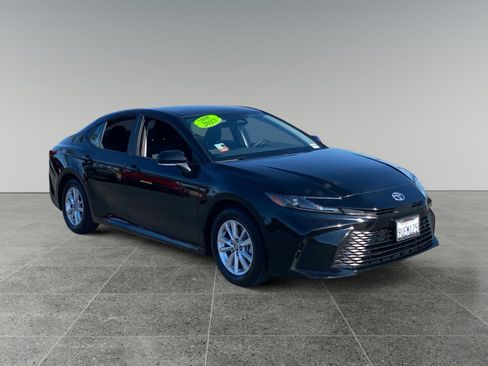 Used 2025 Toyota Camry LE image 7