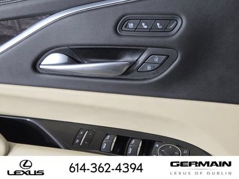 Used 2023 Cadillac Escalade Premium Luxury AWD/4WD image 25