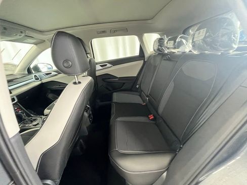 New 2025 Volkswagen Taos SE image 23