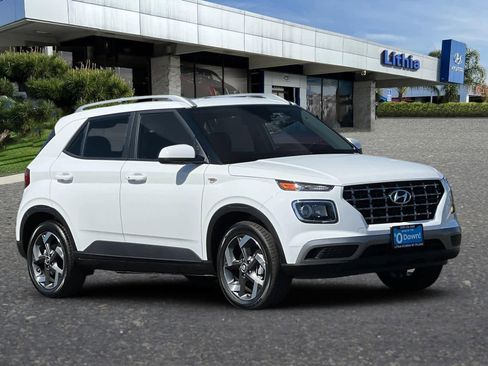 New 2025 Hyundai Venue SEL image 9