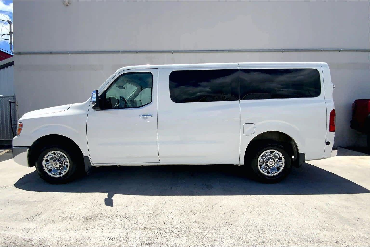 Used 2016 Nissan NV 3500 SV RWD image 3