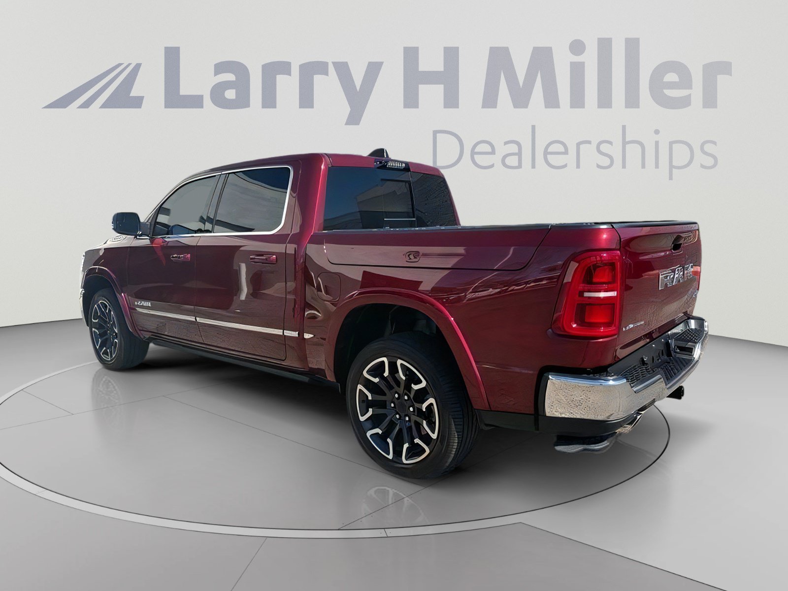 Used 2025 RAM 1500 Limited AWD/4WD image 4