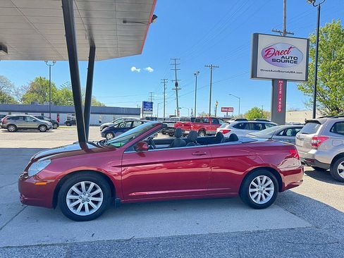 Used 2010 Chrysler Sebring Touring FWD image 1