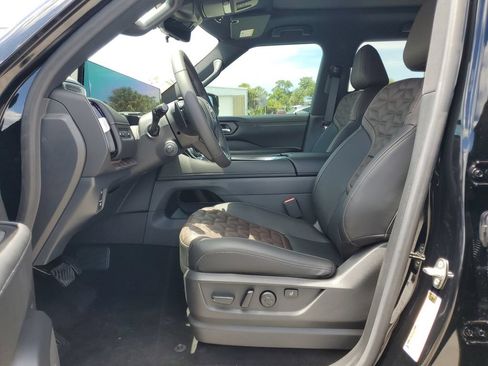 Used 2025 Nissan Armada Platinum Reserve RWD image 11