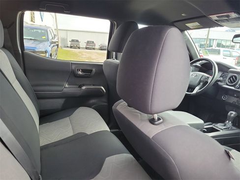 Used 2023 Toyota Tacoma TRD Off-Road image 30