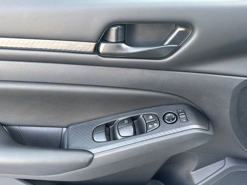 Used 2025 Nissan Altima 2.5 S image 11