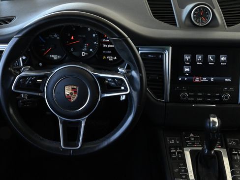Used 2018 Porsche Macan AWD/4WD image 16