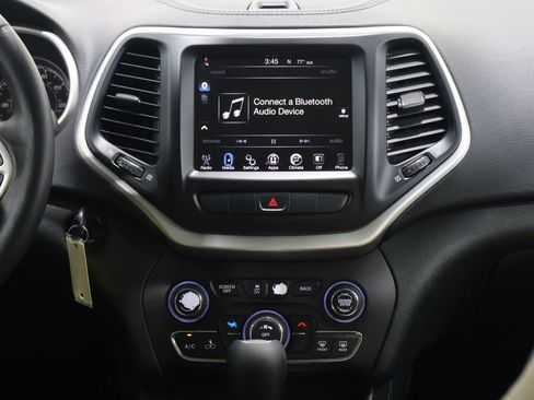 Used 2015 Jeep Cherokee Latitude FWD image 19