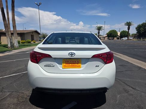 Used 2018 Toyota Corolla SE FWD image 9