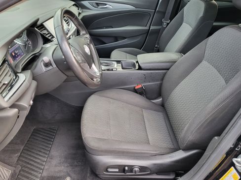 Used 2019 Buick Regal Preferred w/ Sights and Sounds Package image 8