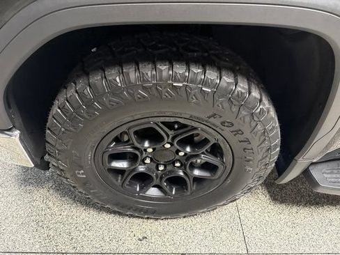 Used 2020 GMC Sierra 1500 SLT w/ SLT Premium Plus Package AWD/4WD image 4