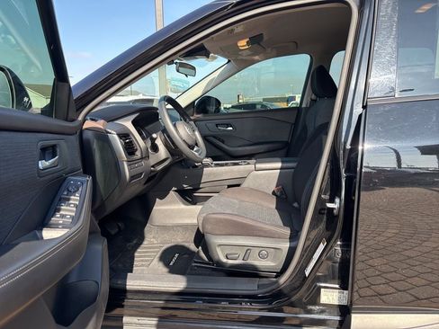 Used 2021 Nissan Rogue SV image 13