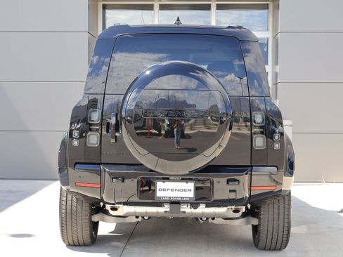 New 2026 Land Rover Defender 110 X-Dynamic SE image 7