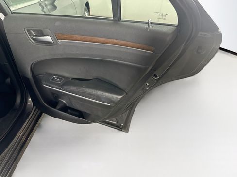 Used 2019 Chrysler 300 C RWD image 28