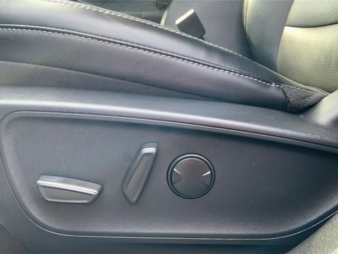 Used 2025 Ford Escape Platinum image 17