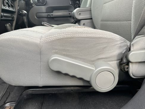 Used 2007 Jeep Wrangler Unlimited Sahara image 33