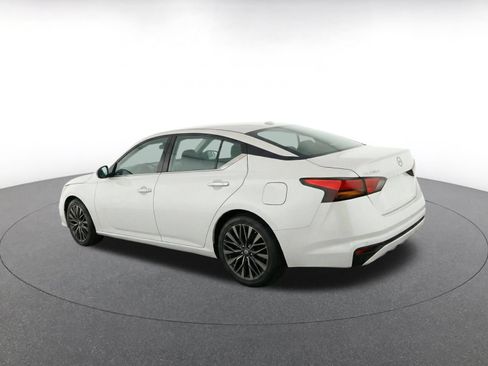 Used 2025 Nissan Altima 2.5 SV FWD image 7