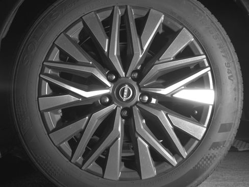 Used 2025 Nissan Altima 2.5 SV FWD image 14
