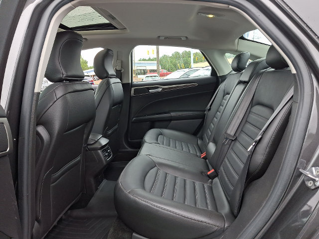 Used 2016 Ford Fusion SE w/ Equipment Group 202A FWD image 10