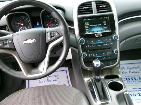 Used 2016 Chevrolet Malibu LT image 11