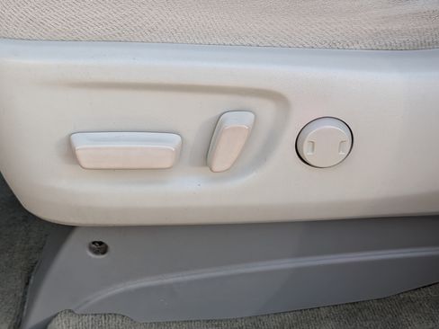 Used 2014 Toyota Sienna LE FWD image 20