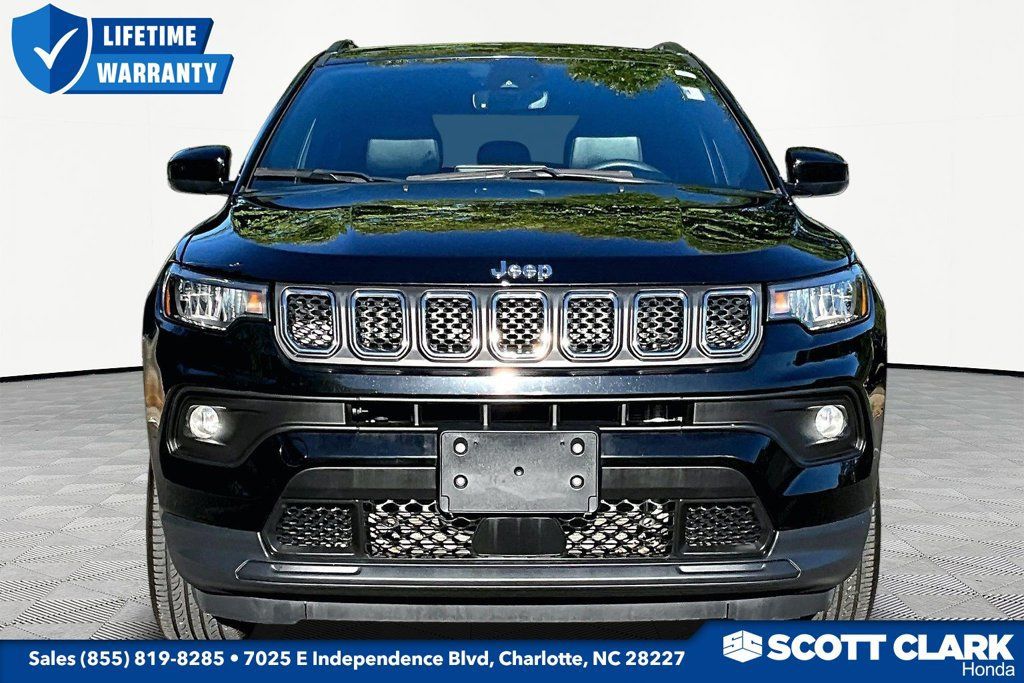 Used 2023 Jeep Compass Latitude AWD/4WD image 2