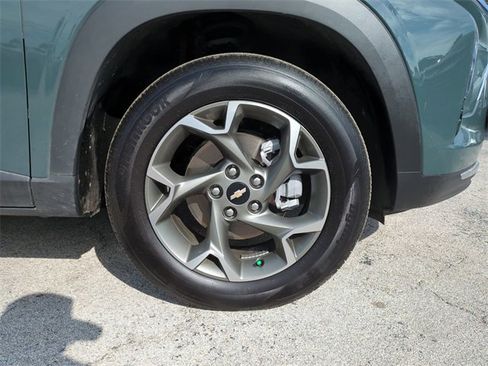 Certified 2025 Chevrolet Trax LT image 11