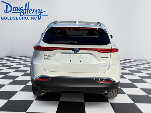 Used 2024 Toyota Venza Limited image 4