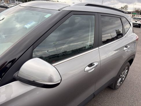 Used 2023 Kia Seltos S w/ Navigation Package image 17